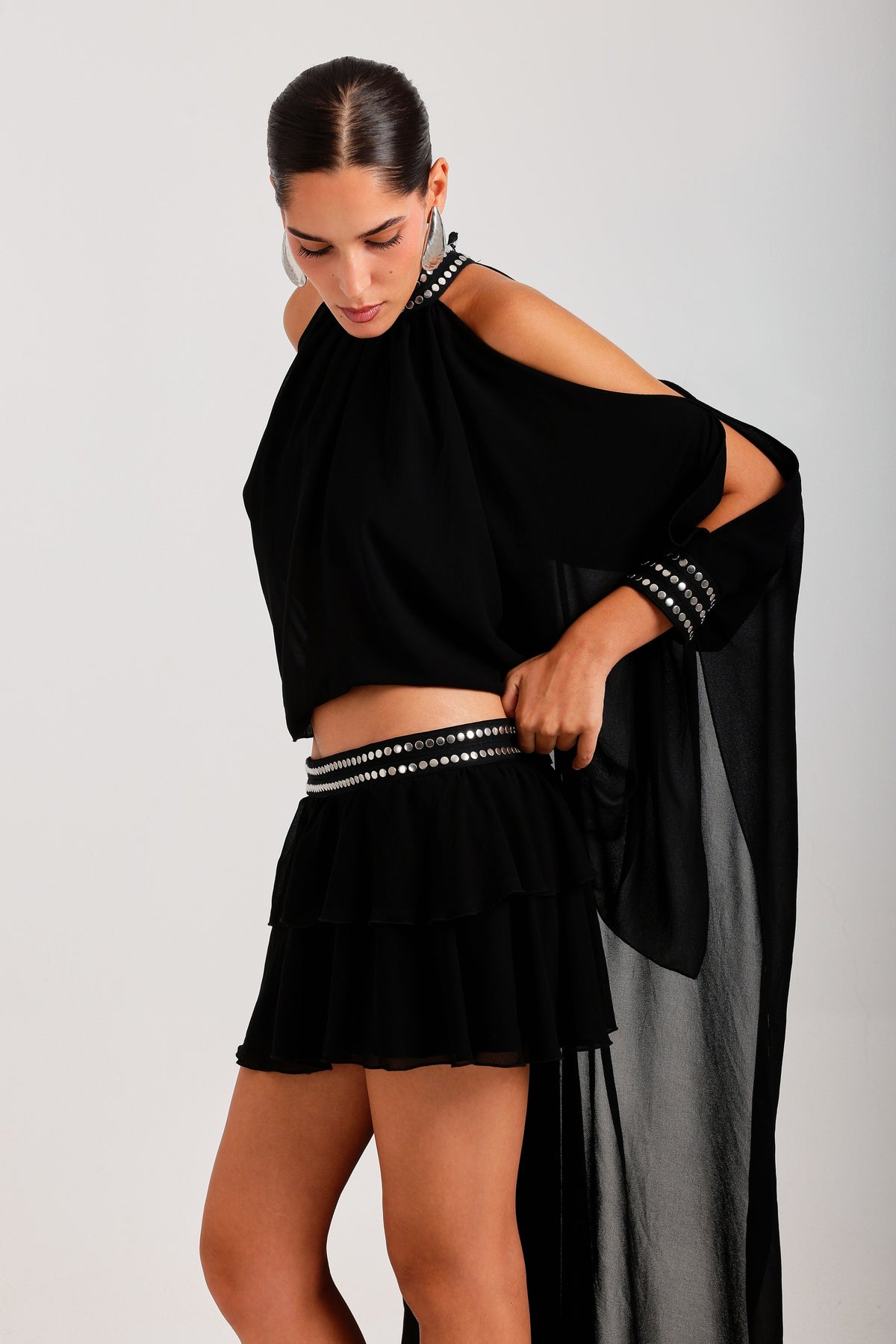 Black set — three-quarter